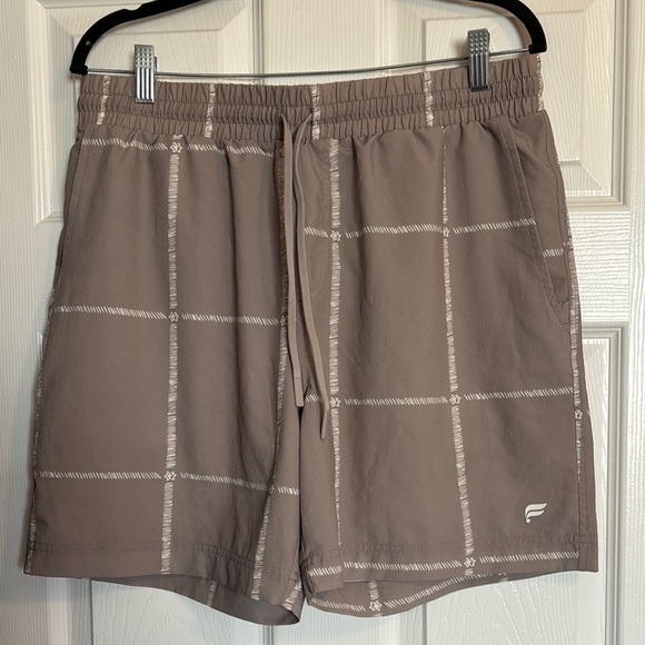 Fabletics The One men’s tan 6” inseam athletic shorts size large - Picture 1 of 9